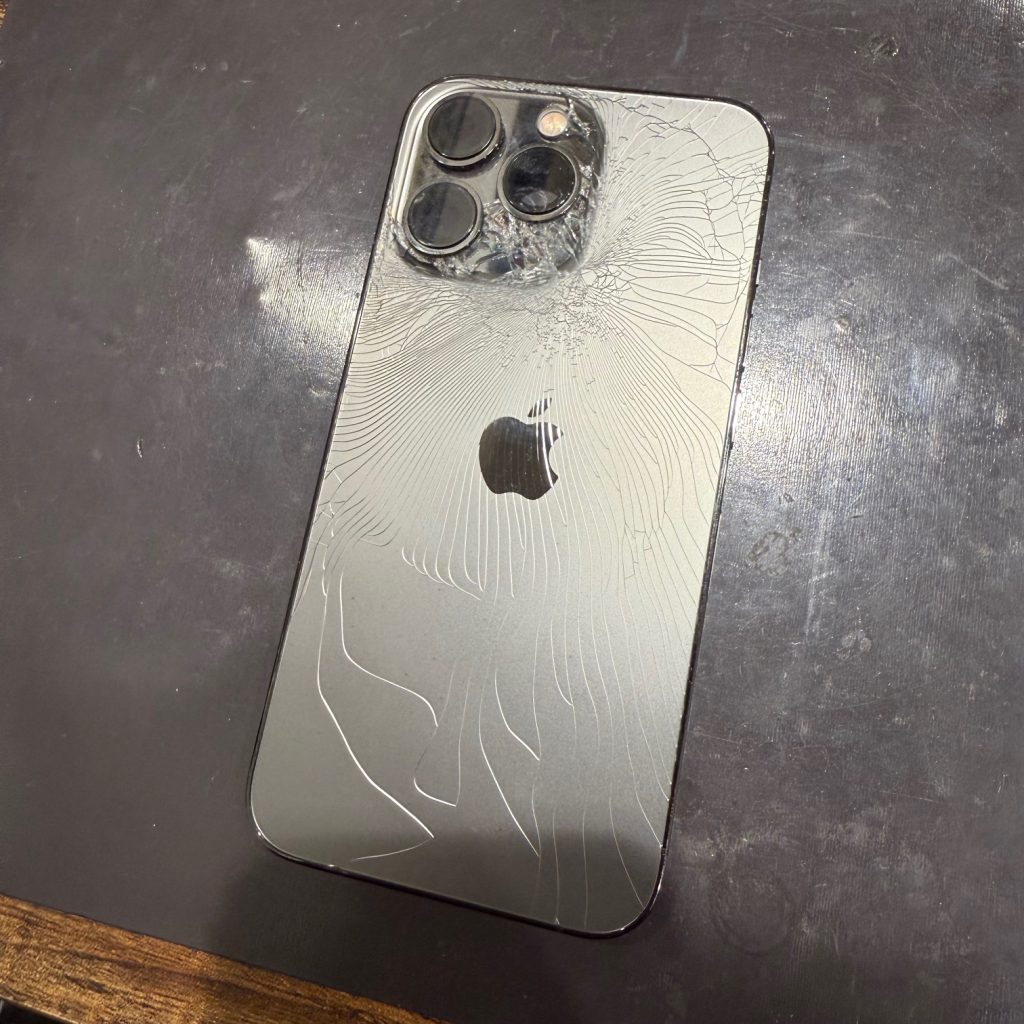 iPhoneの背面ガラス割れを放置していませんか？【京都市下京区