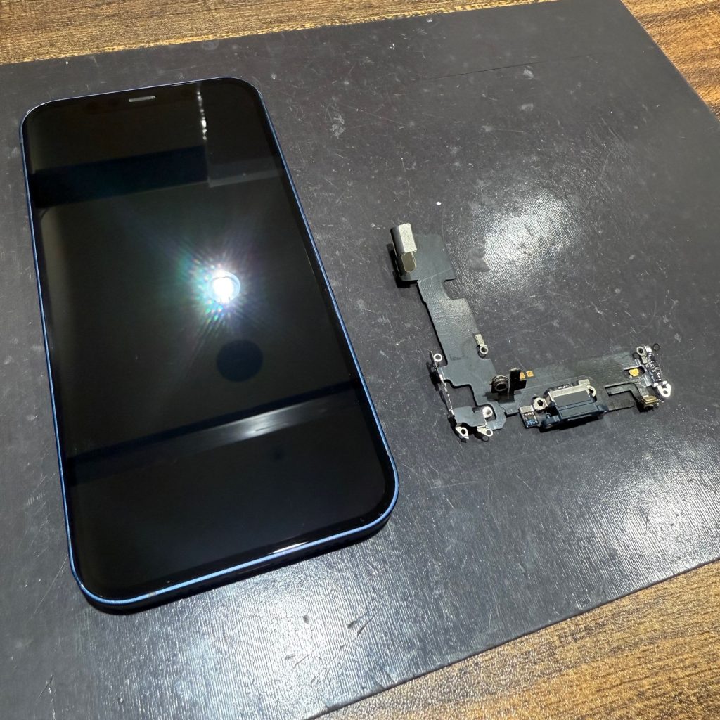 iPhoneの充電が出来なくなってしまったら | iPhone修理 スマート