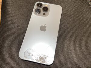 iPhone 13 Pro の背面割れ修理【京都の修理店】