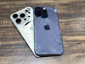 iPhoneの背面ガラス割れは放置NG！【スマホ修理店のブログ】